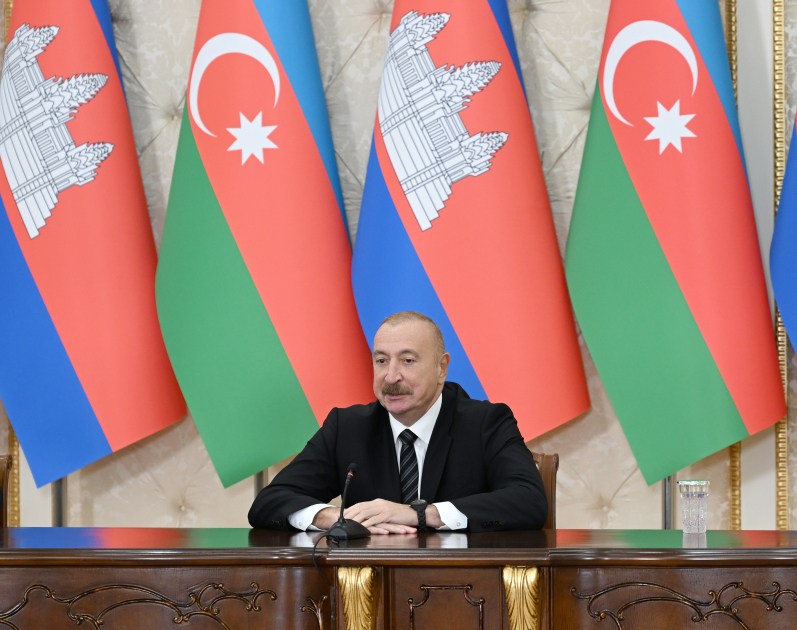 Prezident İlham Əliyev: Kamboca ilə təhsil ənənəsini bərpa etməliyik