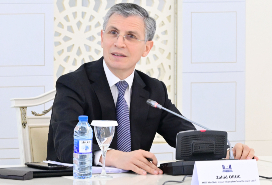 Məktəbli forması heç bir dinə qarşı təzyiq məqsədi daşımır