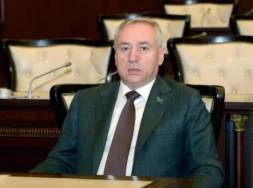 Geyimlərdəki fərqlilik şagirdin diqqətini təhsildən yayındırır