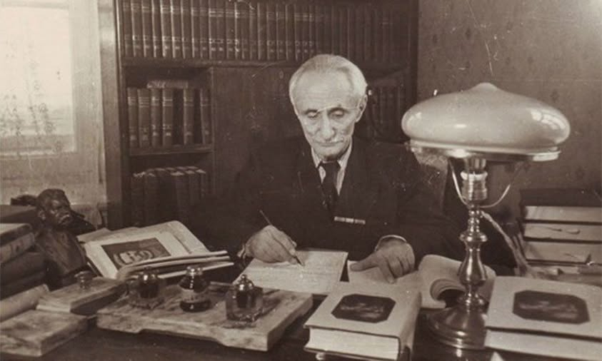 "Məktəblər millətin nur və səadət çırağıdır"