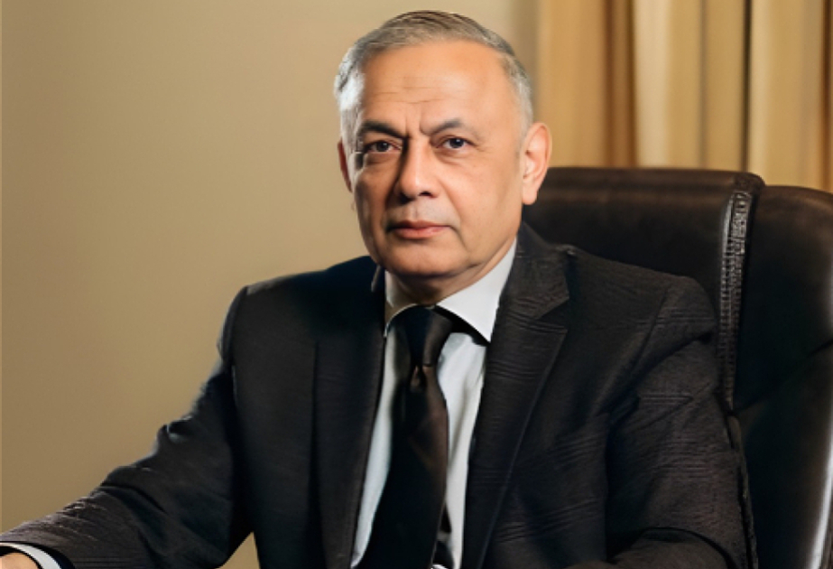 Natiq Əliyev: Vahid məktəbli geyimi ətrafındakı təxribatlara uymamalıyıq