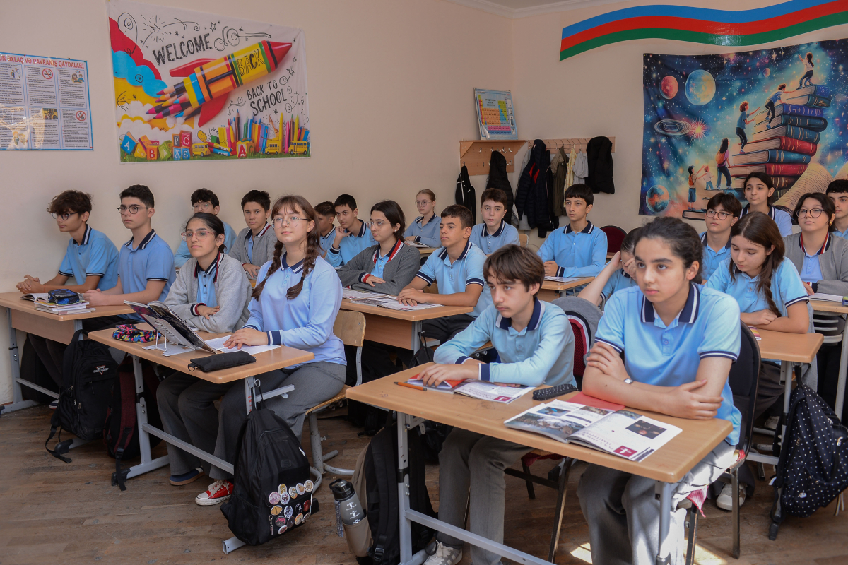 Hamının eyni geyinməsi çox qəşəng görünür