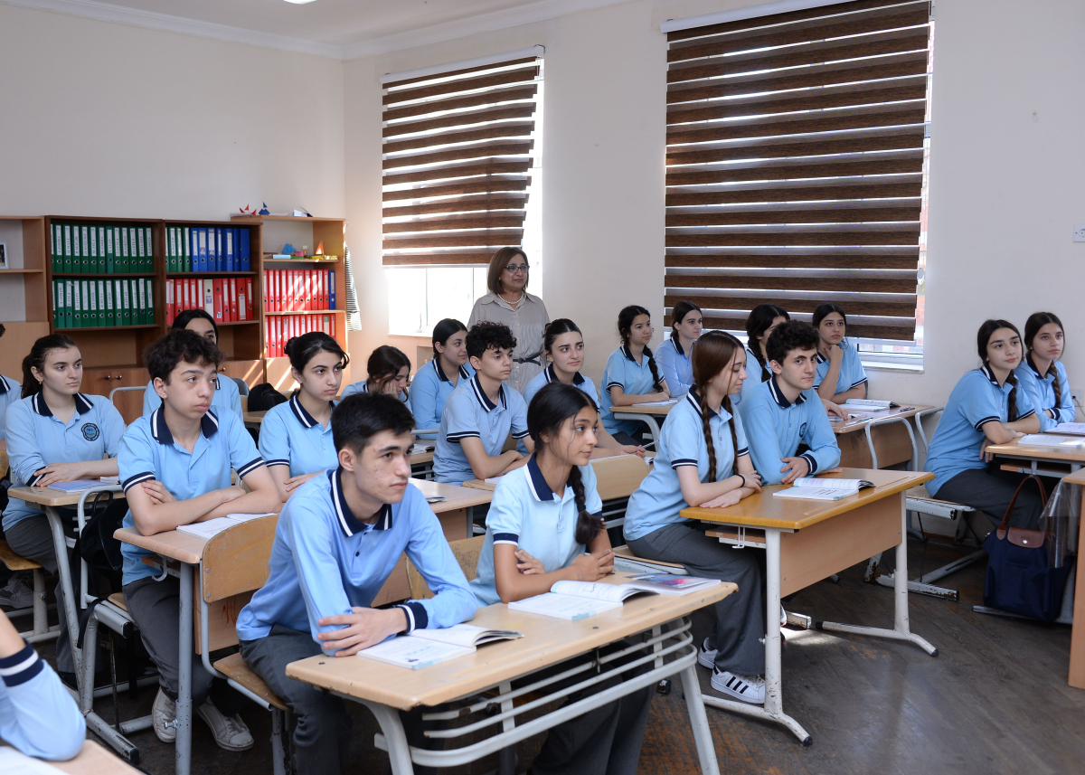 Hamının eyni geyinməsi çox qəşəng görünür