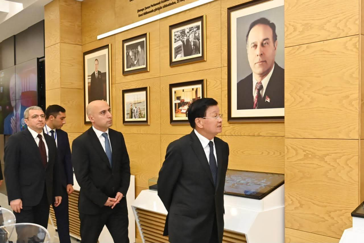 Laos Prezidenti BDU-da tələbələrlə görüşüb