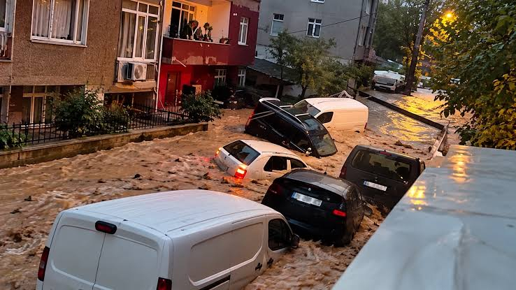İstanbulda məktəblər 1 günlük bağlanıldı