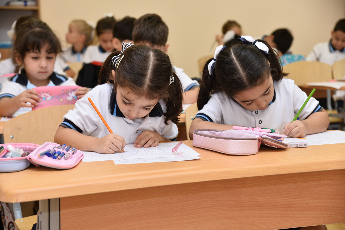 Burada divarlar da sənətdən danışır – Yenilənən İncəsənət Gimnaziyasından