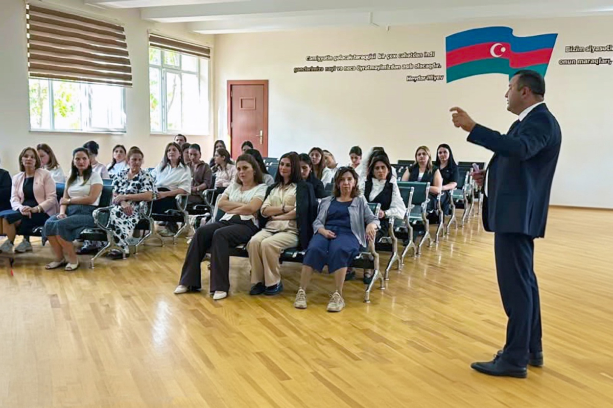 Müəllimlər üçün vergi və maliyyə savadlılığı mövzusunda seminarlar keçirilib