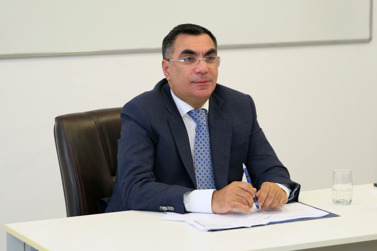 BANM-in rektoru Prezident təqaüdçüləri ilə görüşüb