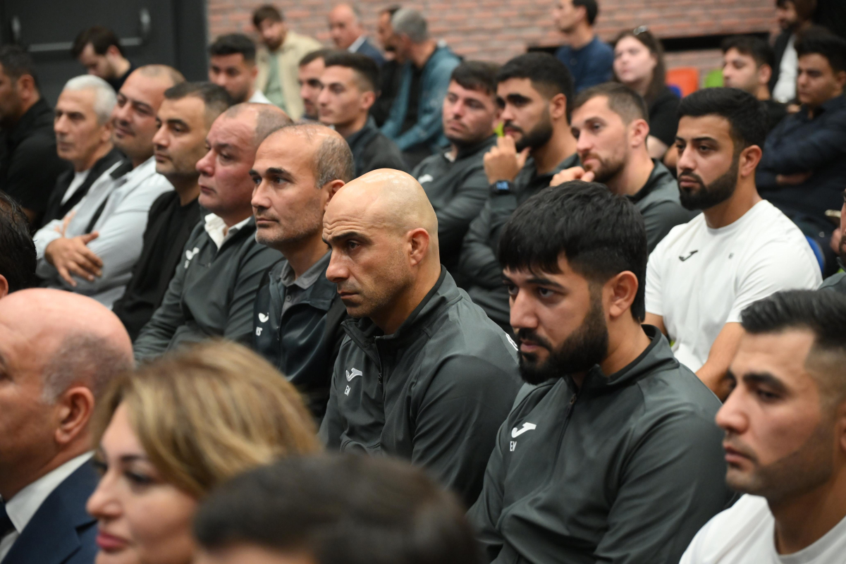 Universitet və əmək bazarı əməkdaşlığı: Məşqçilərə sertifikatlar təqdim olundu