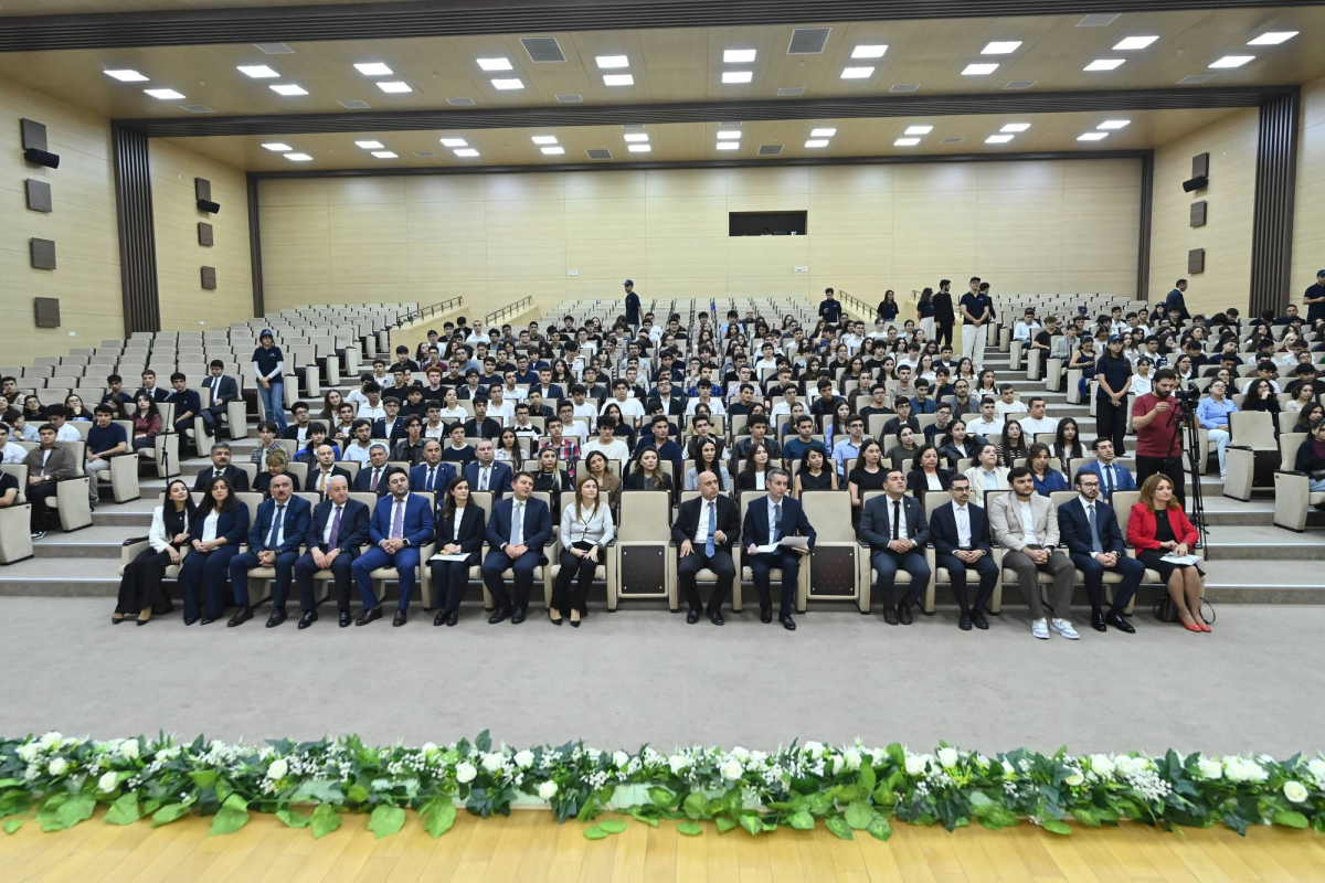Elm və təhsil naziri SABAH proqramının tələbələri ilə görüşüb