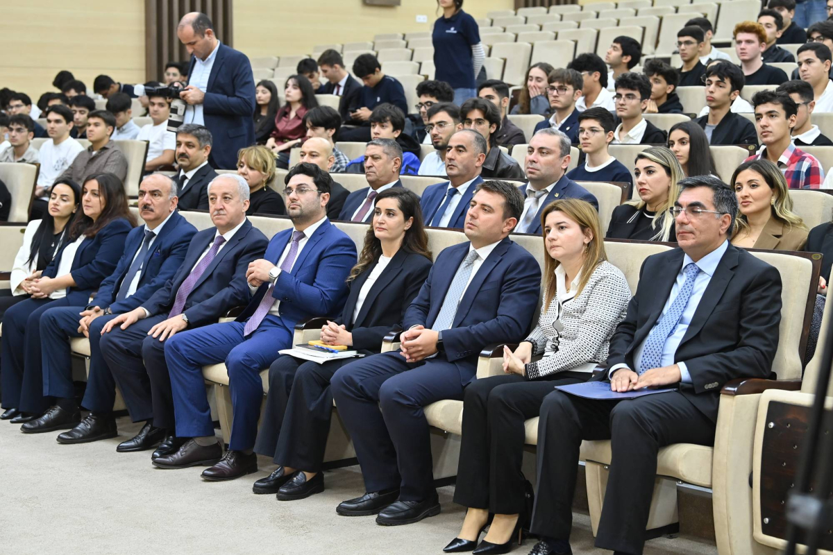 Elm və təhsil naziri SABAH proqramının tələbələri ilə görüşüb