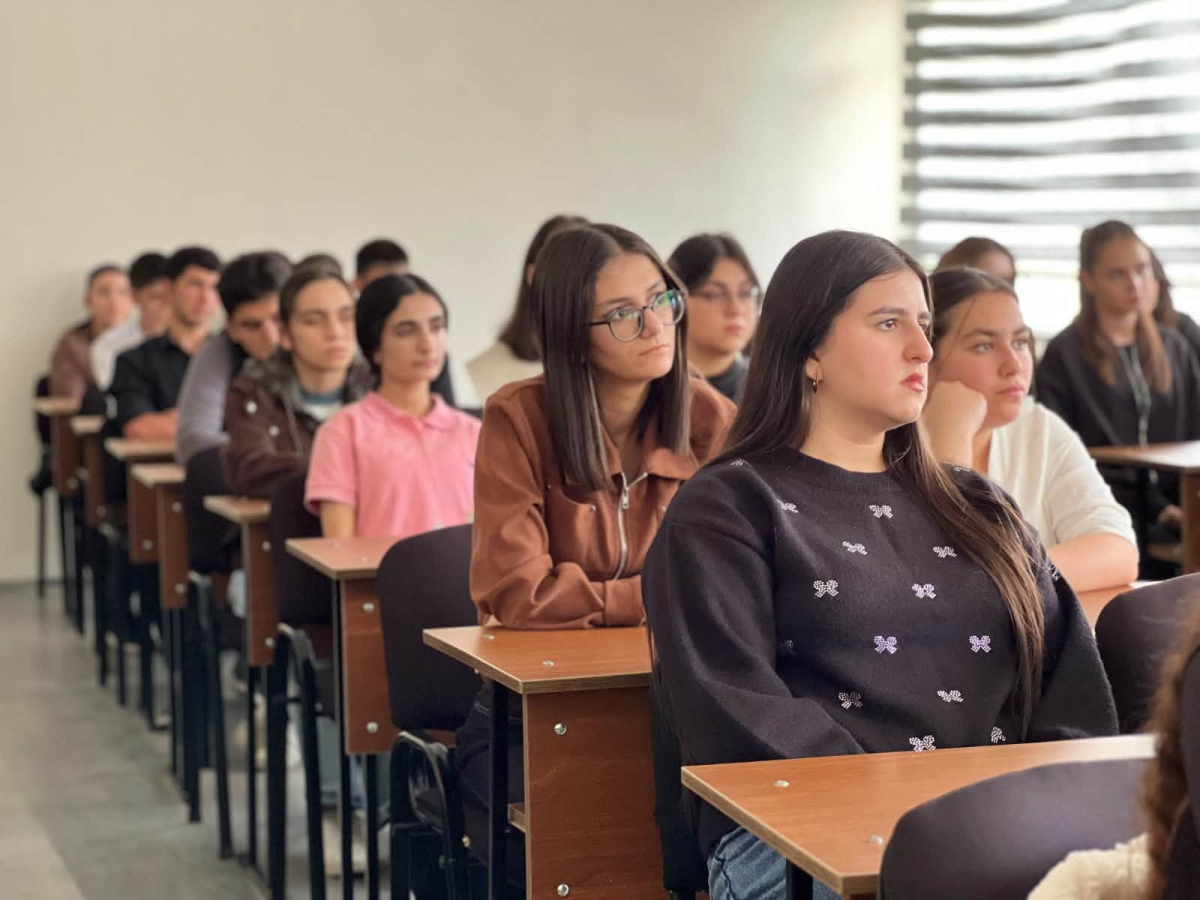 LDU-da tələbələrin universitet həyatına adaptasiyası ilə bağlı seminar keçirilib