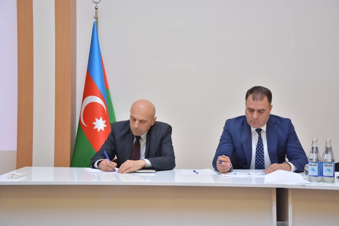 Məktəb direktorları ilə görüş olub 