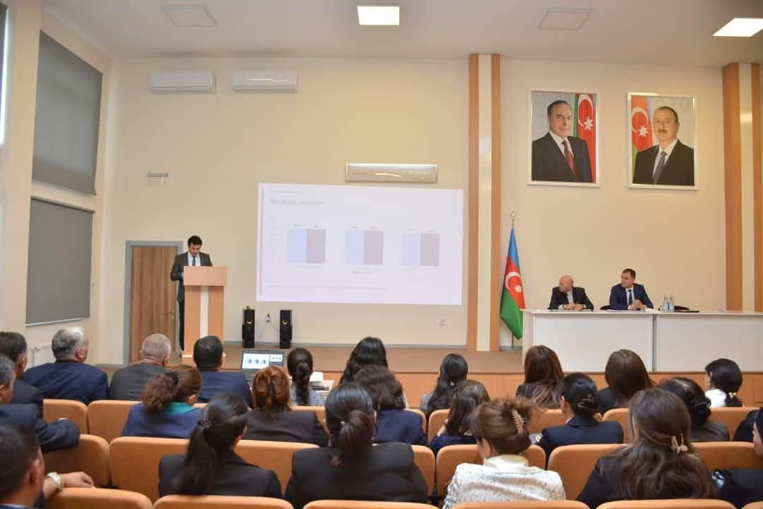 Məktəb direktorları ilə görüş olub 