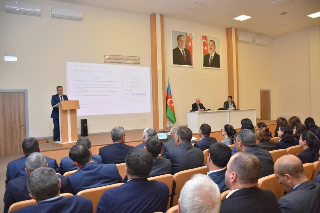 Məktəb direktorları ilə görüş olub 