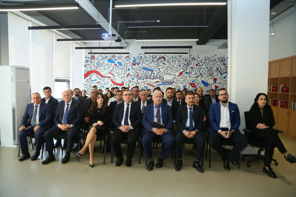 İrlandiyalı professor AzTU-da mühazirə oxuyub