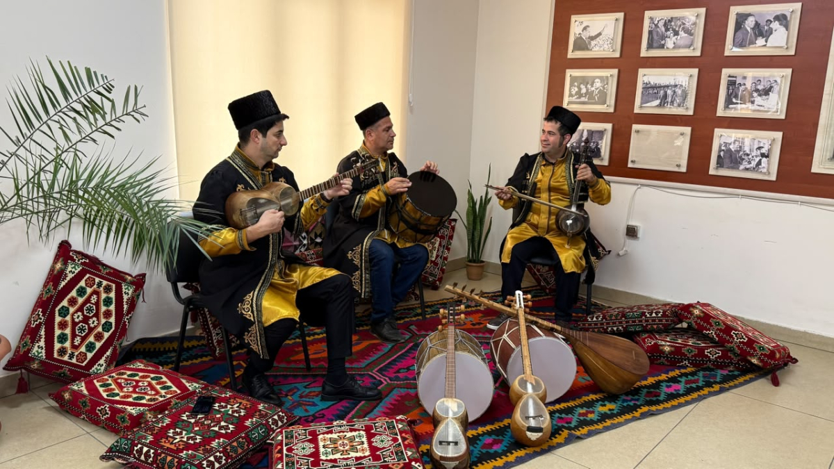“Bir əsrlik yolun davamı: Türkologiyanın yeni istiqamətləri” adlı konfrans keçirilib