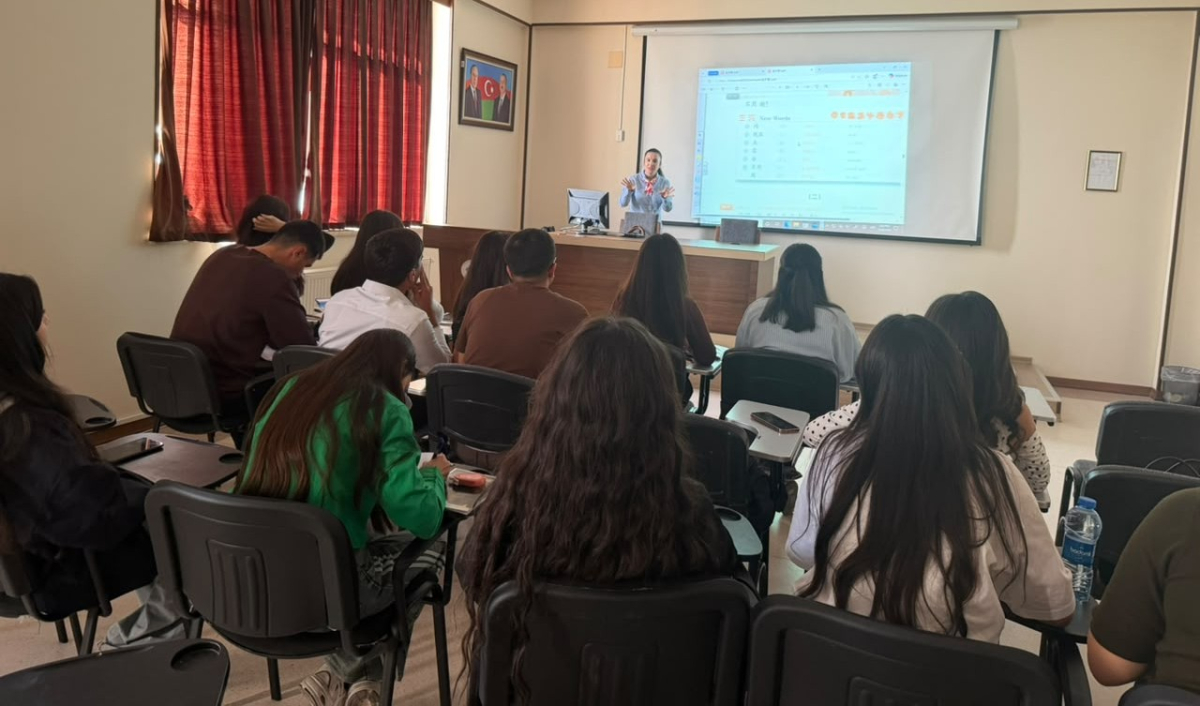 Çin dilini öyrənirlər, gələcəyə körpü qururlar