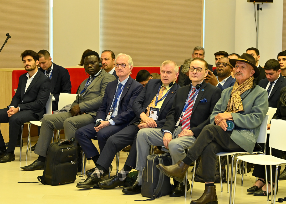 ADA-da mədəniyyətlərarası dialoq, təhsil və rəqəmsal transformasiya mövzusunda sessiya keçirilib
