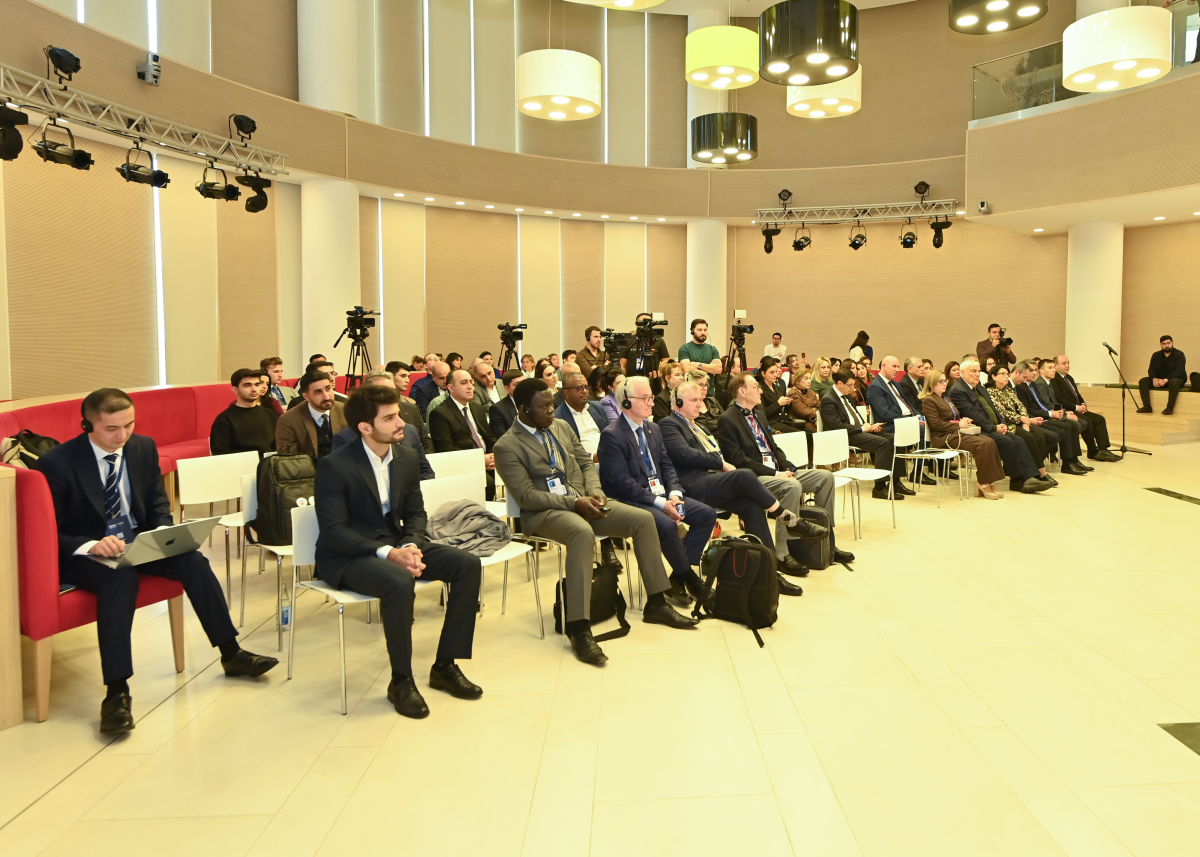 ADA-da mədəniyyətlərarası dialoq, təhsil və rəqəmsal transformasiya mövzusunda sessiya keçirilib