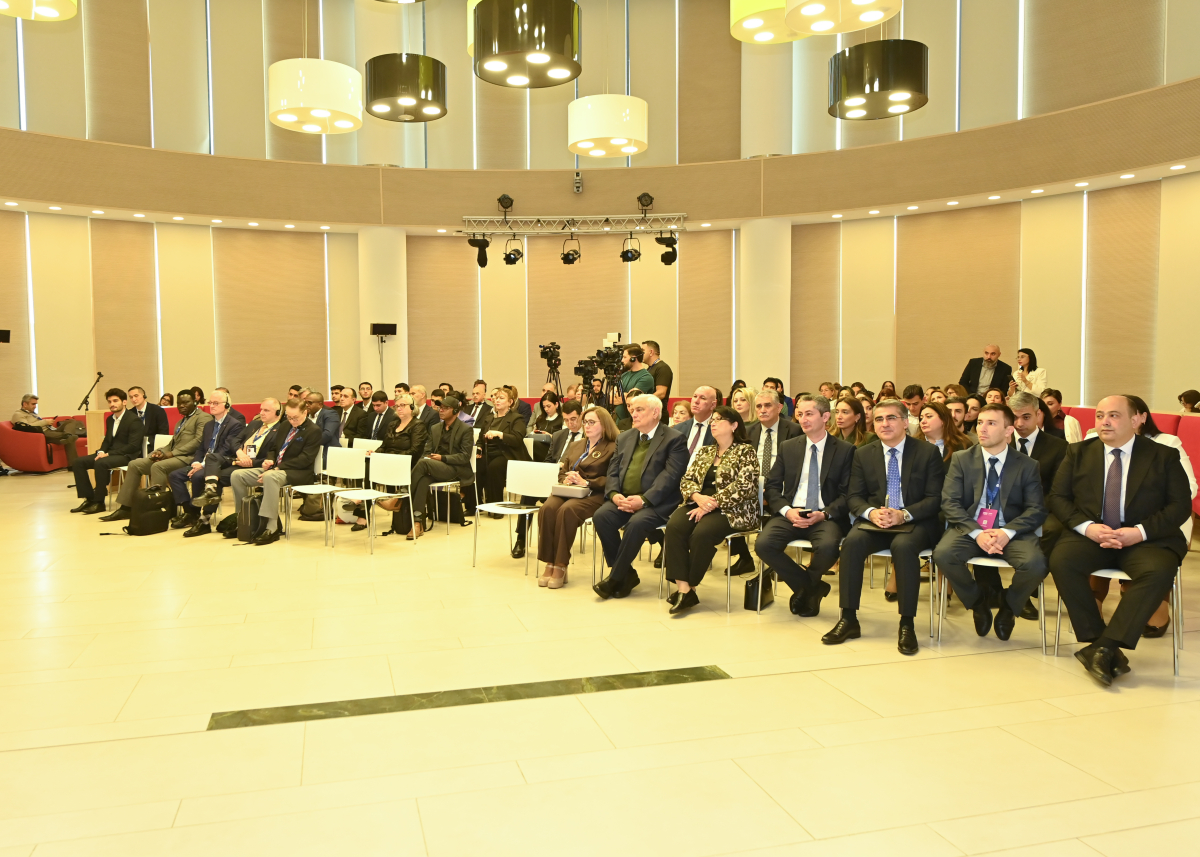 ADA-da mədəniyyətlərarası dialoq, təhsil və rəqəmsal transformasiya mövzusunda sessiya keçirilib