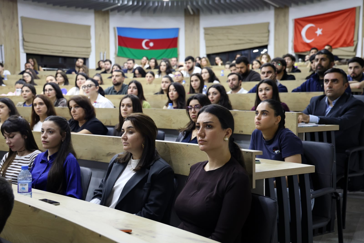 Kənd təsərrüfatı naziri ADNSU Biznes Məktəbində olub