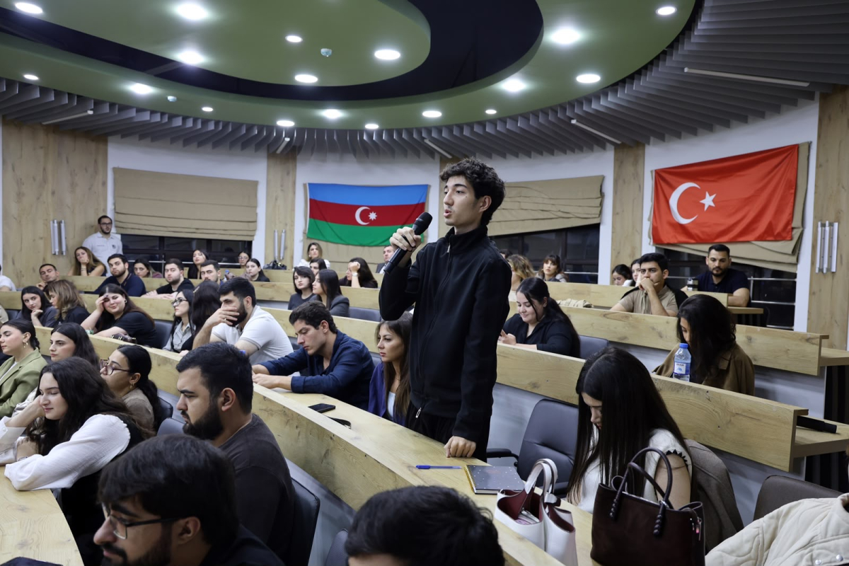 Kənd təsərrüfatı naziri ADNSU Biznes Məktəbində olub