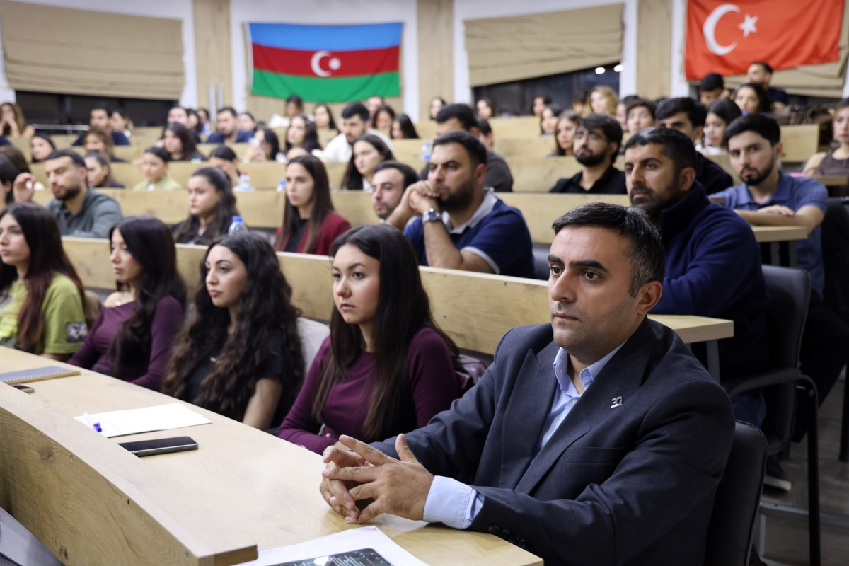 Kənd təsərrüfatı naziri ADNSU Biznes Məktəbində olub