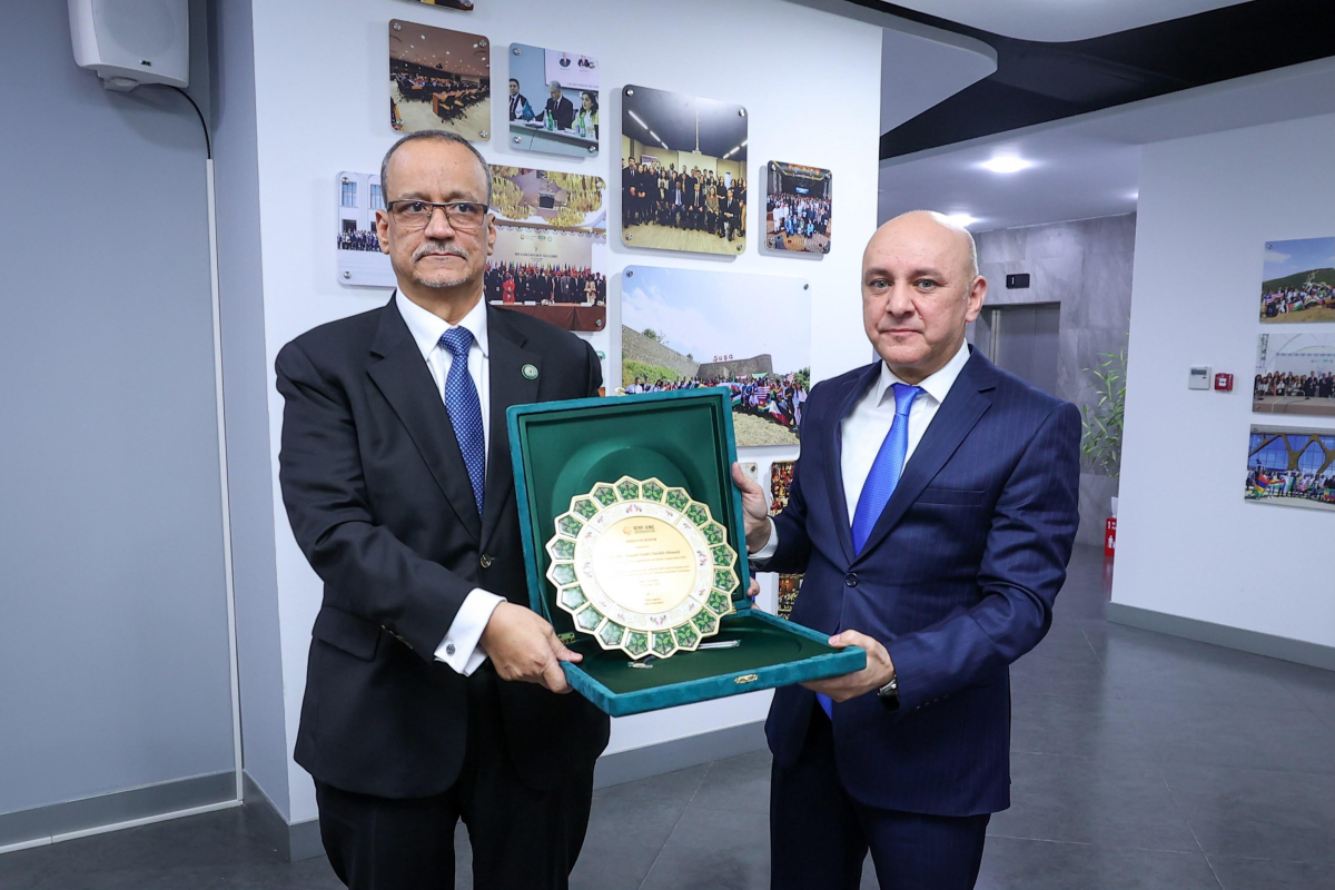 İƏT-in Baş katibi Azərbaycanda təhsil alan əcnəbi tələbələrlə görüşüb