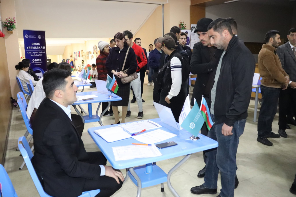 Qəbələdə peşə təhsili tələbələri və məzunları üçün əmək yarmarkası keçirilib