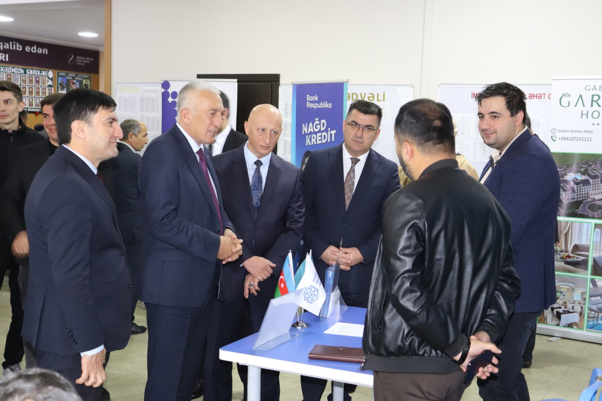 Qəbələdə peşə təhsili tələbələri və məzunları üçün əmək yarmarkası keçirilib