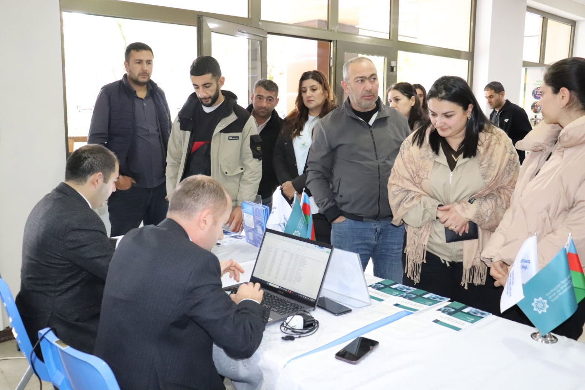Qəbələdə peşə təhsili tələbələri və məzunları üçün əmək yarmarkası keçirilib