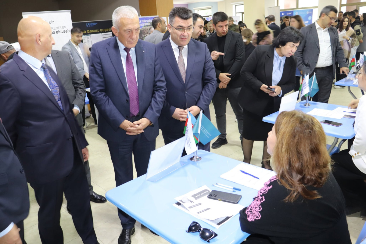 Qəbələdə peşə təhsili tələbələri və məzunları üçün əmək yarmarkası keçirilib