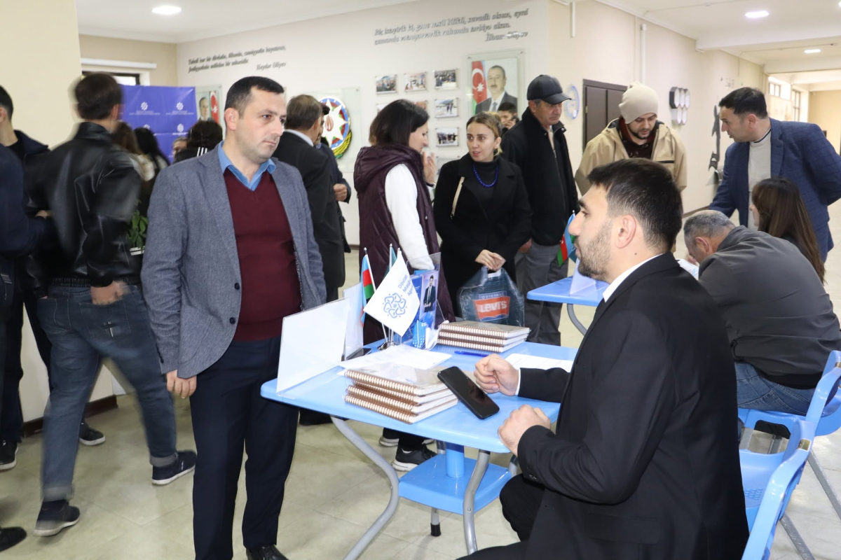 Qəbələdə peşə təhsili tələbələri və məzunları üçün əmək yarmarkası keçirilib