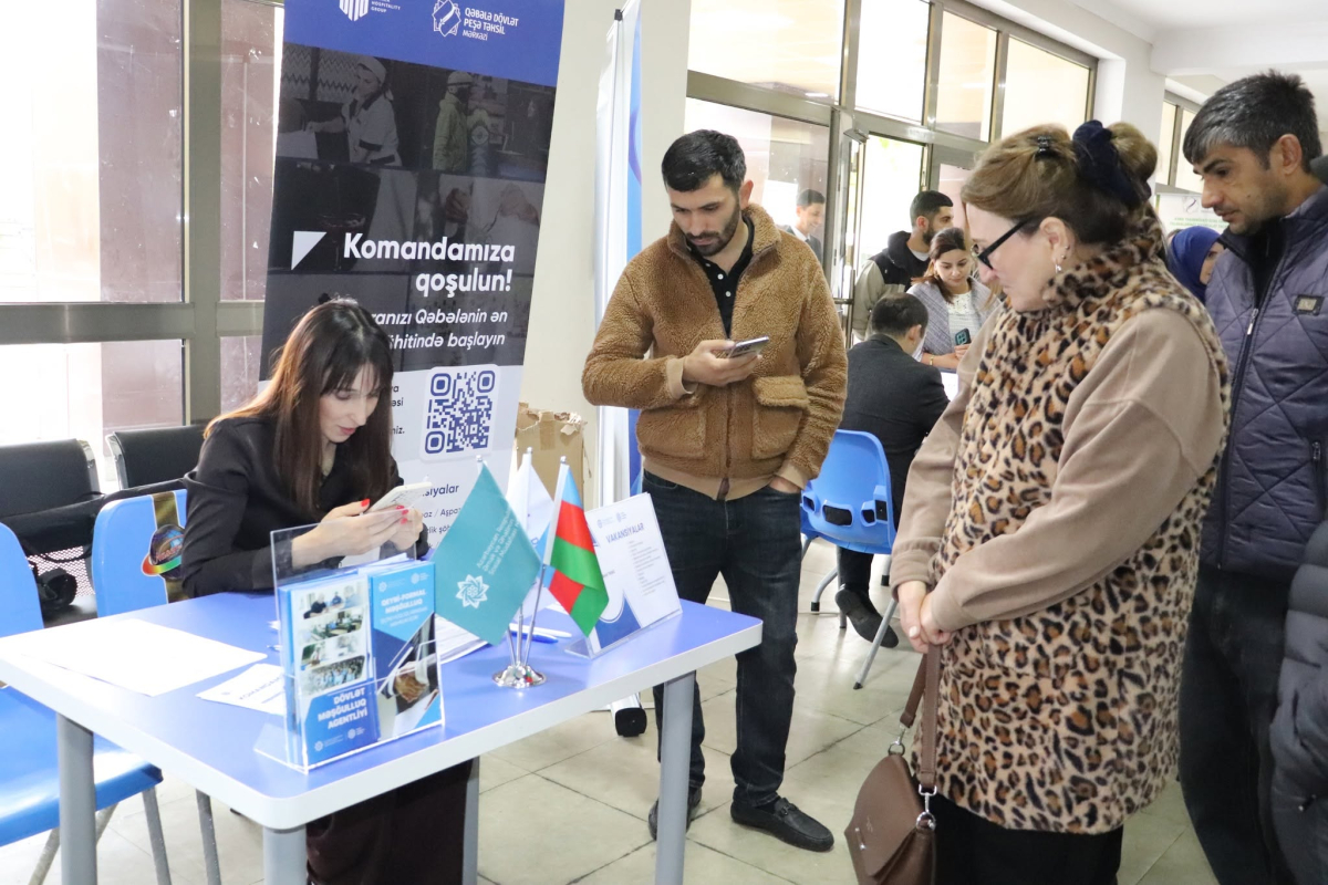 Qəbələdə peşə təhsili tələbələri və məzunları üçün əmək yarmarkası keçirilib
