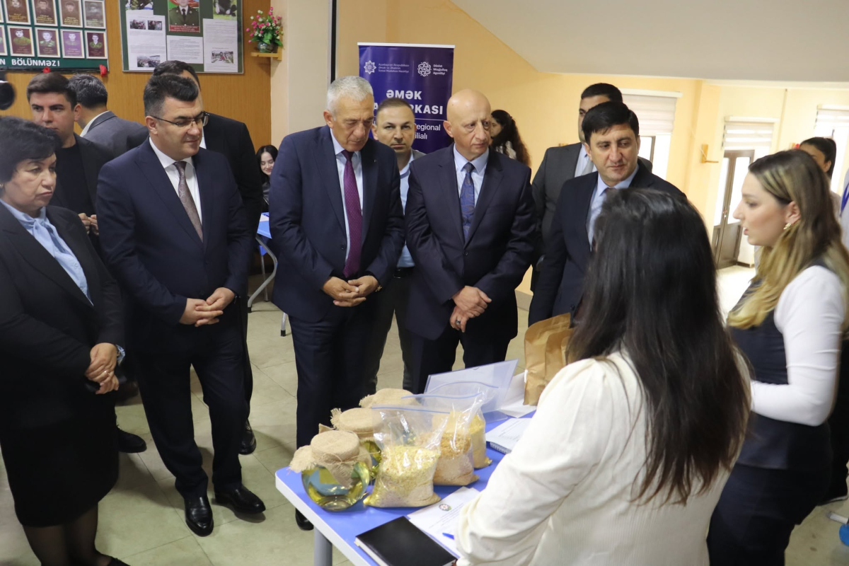Qəbələdə peşə təhsili tələbələri və məzunları üçün əmək yarmarkası keçirilib